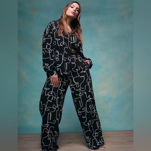 NWT- Printed Wide Leg Pant - Picture 4 of 4